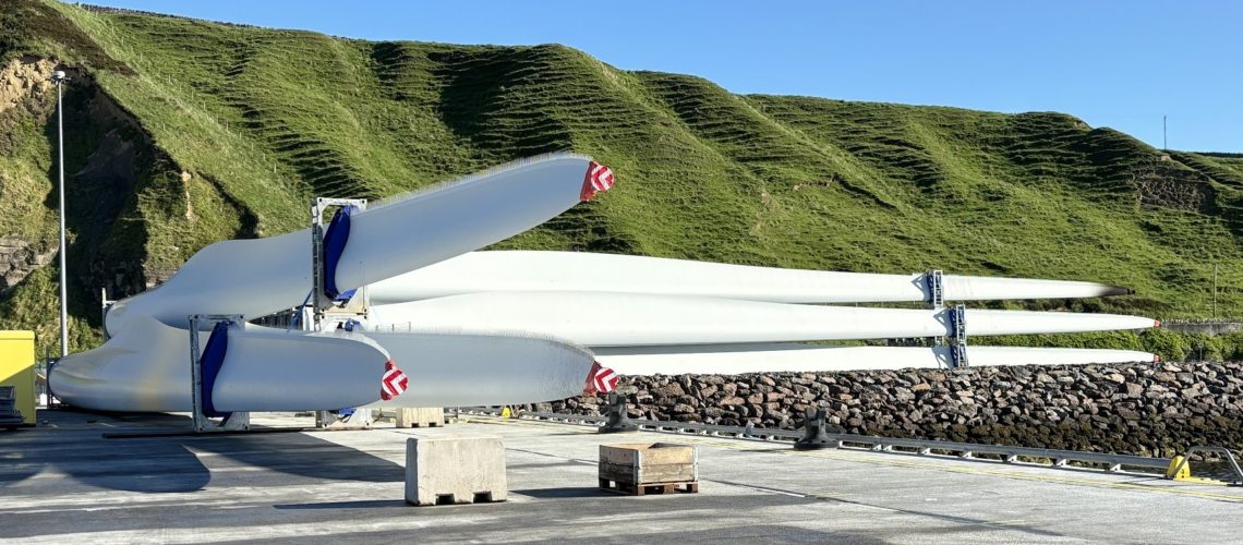 Blade transports